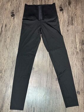 🌸High-Rise Faja Black Leggings NWOT Active Wear Shape wear Sz M🌸